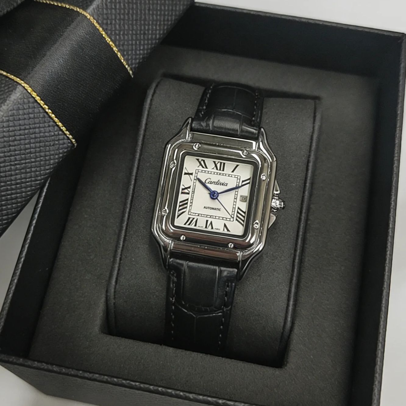Женские кварцевые часы в стиле – обзор и цена Cartier Watch Tank